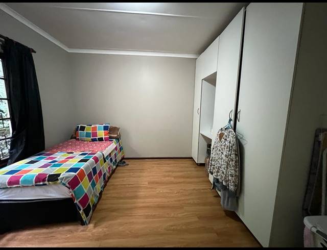 4 BEDROOM FREESTANDING FOR SALE IN CLARENDON